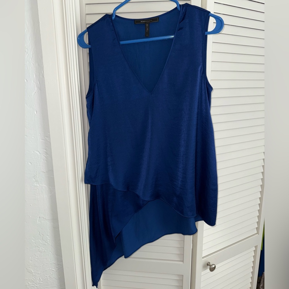BCBGMAXAZRIA women's blue silk asymmetrical flowy sleeveless tank blouse